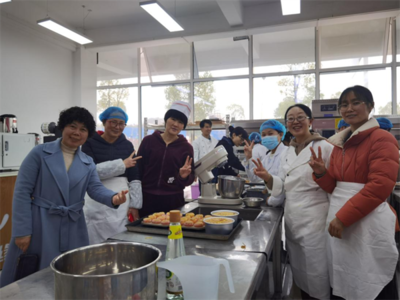 畢節(jié)職業(yè)技術(shù)學(xué)院舉辦慶祝“三八”節(jié)烘焙培訓(xùn)活動(dòng)，賦能職業(yè)技能新提升